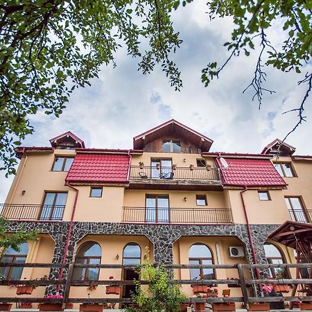 Heaven Hotel Sălişte Bagian luar foto