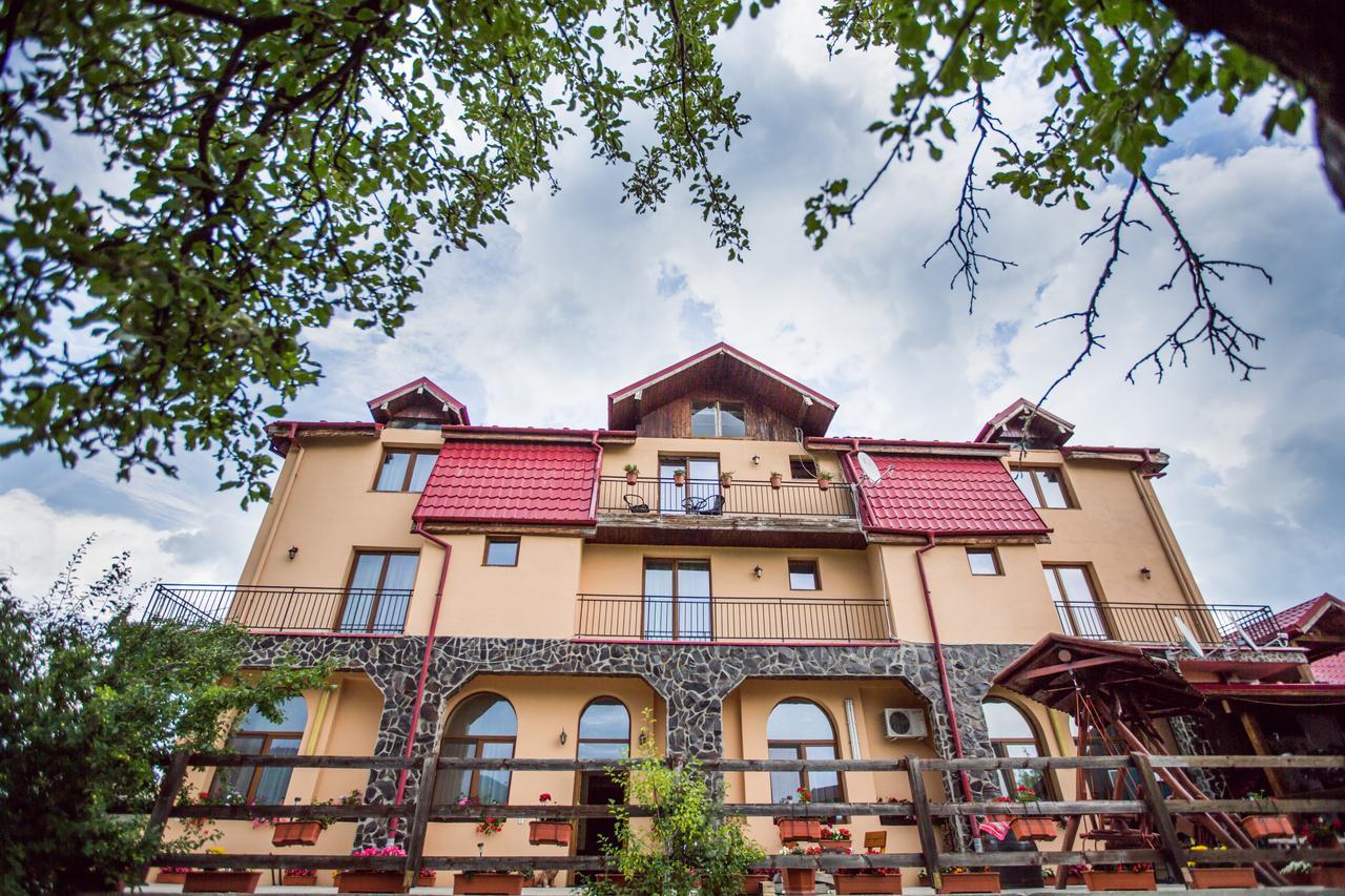 Heaven Hotel Sălişte Bagian luar foto